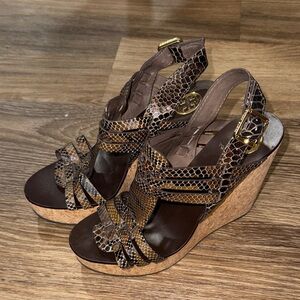 Tory Burch Leslie snake skin wedge heels size 8.5 M EUC